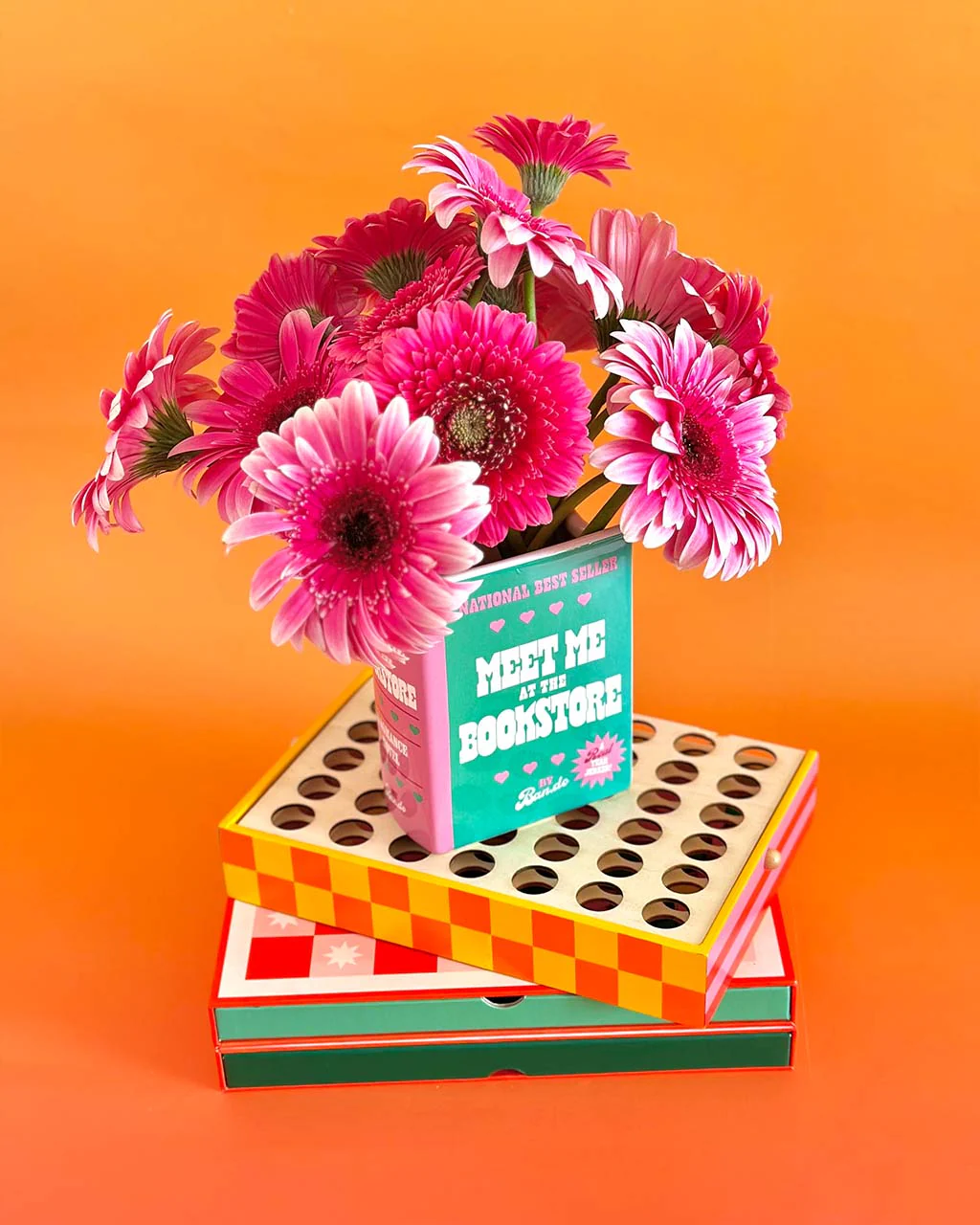 Meet Me At The Bookstore Vase - Image 4