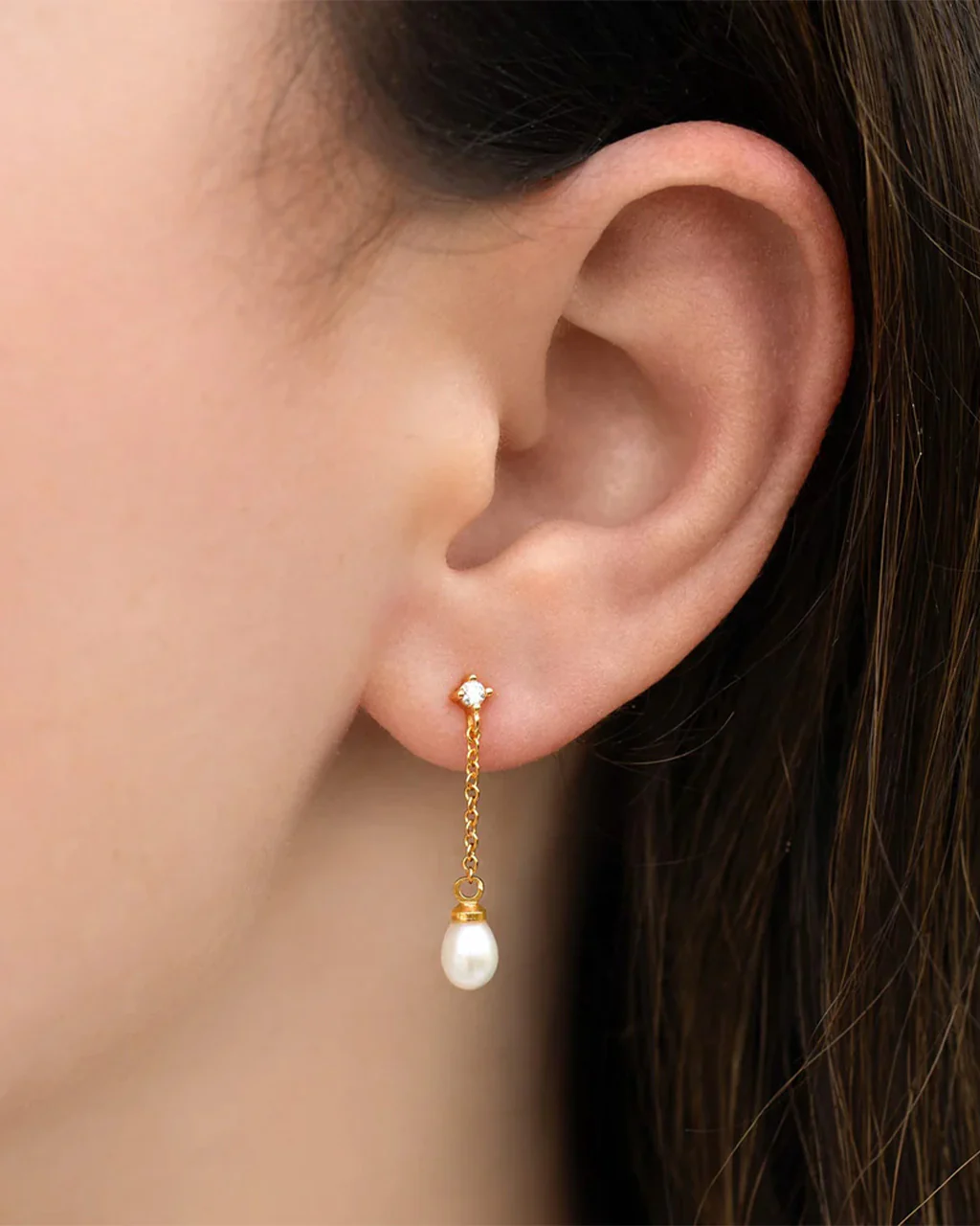 Falling For You Pearl Drop Earrings - Image 2
