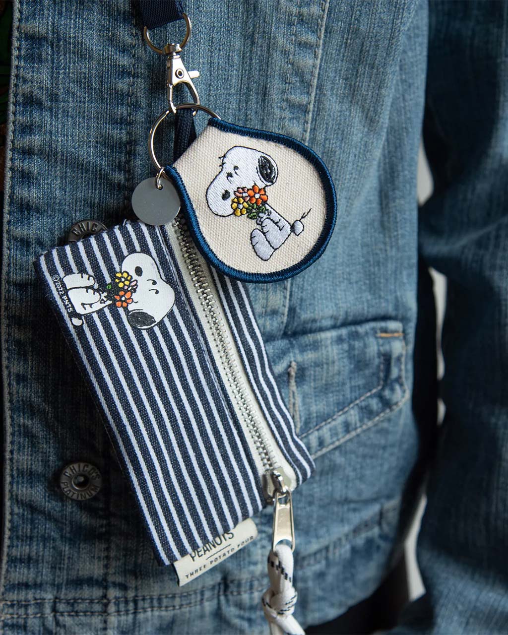 Snoopy Flower Bouquet Patch Keychain - Image 2